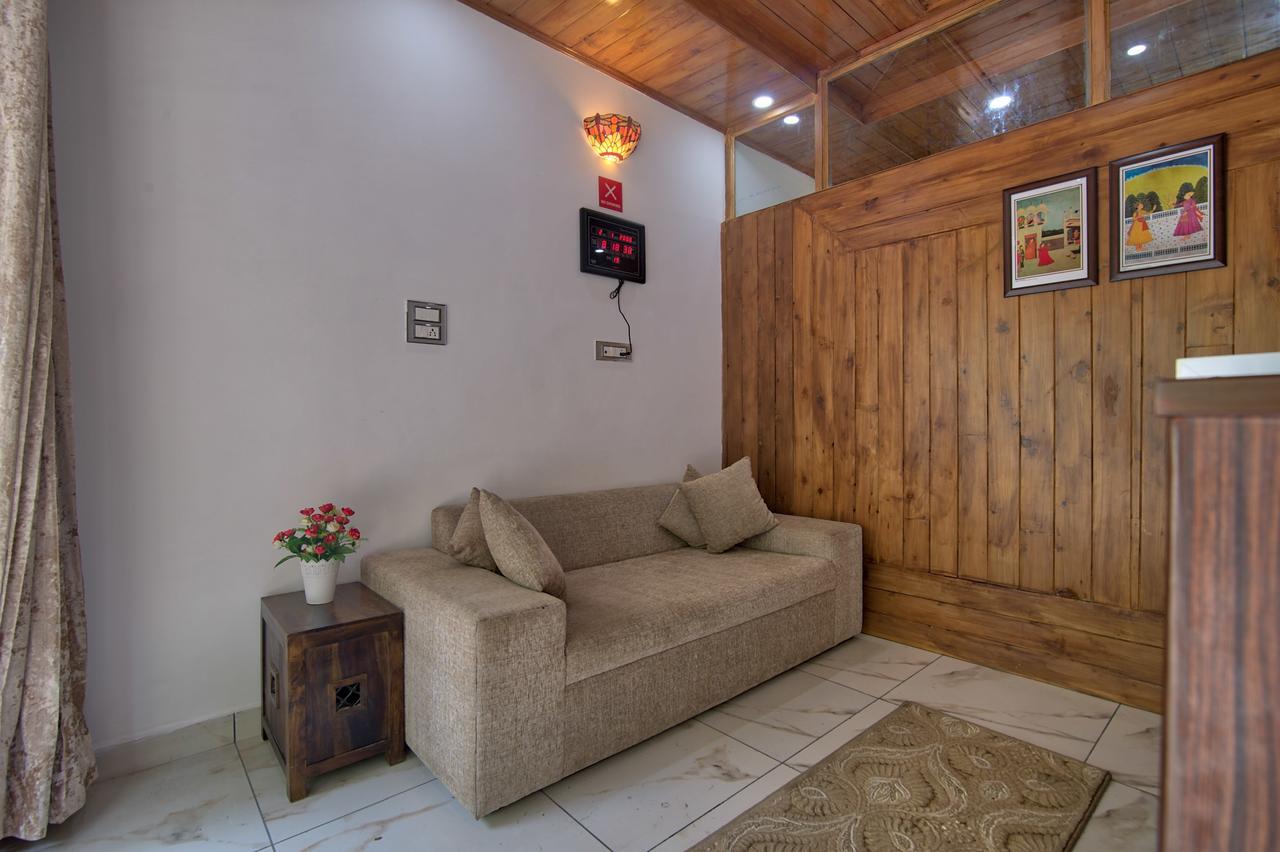 Oyo 13755 Woodstock Inn Далхаузи Екстериор снимка